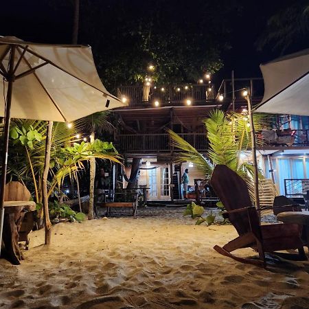 El Almendron Beach Hostel Guachaca Esterno foto